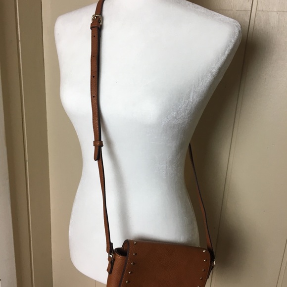 White House black market crossover bag! - Picture 4 of 8